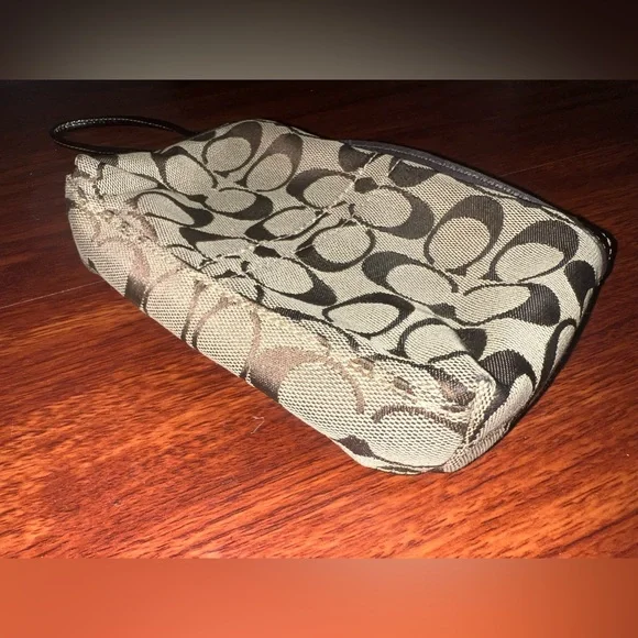 COACH Wristlet - Picture 5 of 6